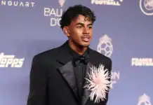 لامين يامال يحرز جائزة أفضل لاعب شاب للمرة الثالثة تواليا في لندن لامين يامال لاعب برشلونة والمنتخب الإسباني خلال حفل الكرة الذهبية في لندن