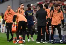 Inquiétude à Arsenal suite à la blessure à la cuisse de Saka face au Bayern Munich Bukayo Saka lors du match opposant Arsenal au Bayern Munich en Ligue des champions