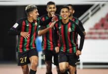 الفحلي وحدراف يمنحان الجيش الملكي فوزاً متأخراً على اتحاد طنجة لاعبو الجيش الملكي يحتفلون بالهدف الثاني أمام اتحاد طنجة في البطولة الاحترافية