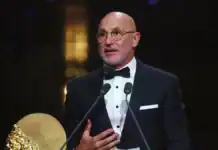 دي لا فوينتي يتوج بجائزة يوهان كرويف لأفضل مدرب رجال في 2026 لويس دي لا فوينتي مدرب المنتخب الإسباني في حفل الكرة الذهبية بلندن