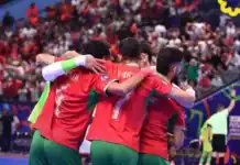 المغرب يحتفظ بلقب كأس إفريقيا للفوتسال بفوزه على أنغولا 5-2 لاعبو المنتخب المغربي للفوتسال يحتفلون بلقب كأس إفريقيا للأمم داخل القاعة بالرباط