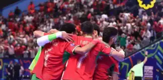 المغرب يحتفظ بلقب كأس إفريقيا للفوتسال بفوزه على أنغولا 5-2 لاعبو المنتخب المغربي للفوتسال يحتفلون بلقب كأس إفريقيا للأمم داخل القاعة بالرباط