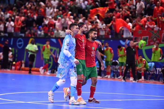 futsal-maroc-egypte-finale-angola-1 Les joueurs de l'équipe nationale marocaine de football en salle célèbrent leur qualification pour la finale du championnat