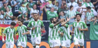 ريال بيتيس يسحق أوساسونا 5-2 ويصعد إلى المركز الثالث في الليغا