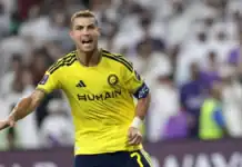 Ronaldo inscrit un triplé et mène Al-Nassr à une victoire 5-3 contre Al-Khaloud Cristiano Ronaldo célèbre l'un de ses trois buts marqués contre Al-Khuloud sous le maillot d'Al-Nassr
