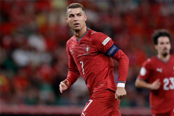 Cristiano Ronaldo sous le maillot de l'équipe nationale portugaise lors d'un match