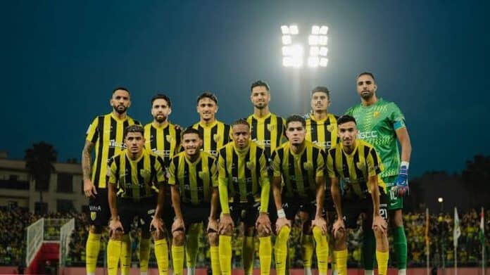 بعثة المغرب الفاسي خلال توجهها إلى أبيدجان لمواجهة أسيك ميموزا في دوري أبطال إفريقيا