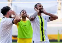 خالد بابا يقود المغرب الفاسي إلى دور مجموعات دوري أبطال إفريقيا لاعبو المغرب الفاسي يحتفلون بالتأهل إلى دور مجموعات دوري أبطال إفريقيا في أبيدجان