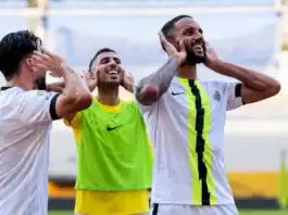 خالد بابا يقود المغرب الفاسي إلى دور مجموعات دوري أبطال إفريقيا لاعبو المغرب الفاسي يحتفلون بالتأهل إلى دور مجموعات دوري أبطال إفريقيا في أبيدجان