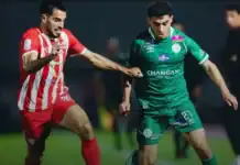الرجاء يتعادل مع حسنية أكادير والنفاتي يهدر ضربة جزاء لاعبو الرجاء الرياضي خلال مواجهتهم حسنية أكادير في البطولة الاحترافية