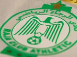 الرجاء يمنع حاملي بطاقات الاشتراك من دخول ملعب العربي الزاولي جماهير الرجاء الرياضي تتابع مباراة فريقها من مدرجات الملعب