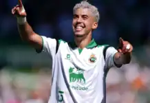 Zabiri marque à nouveau et l’entraîneur du Racing le félicite : « Il va marquer son époque » Le Marocain Yasser Zabiri, attaquant du Racing Santander, lors d'un match de la Liga espagnole